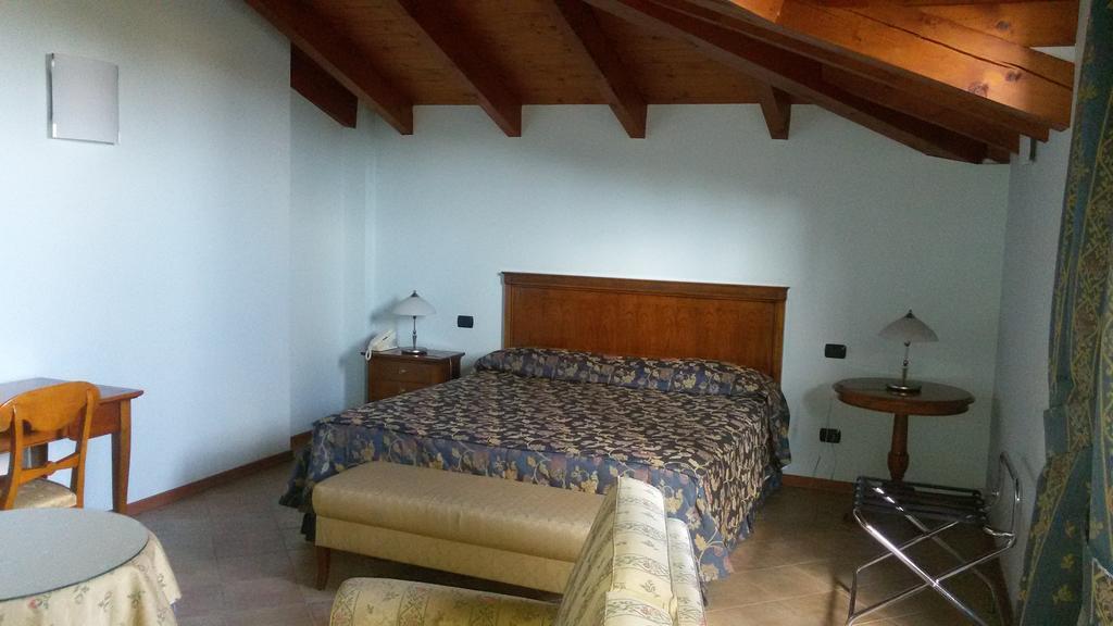 La Locanda Del Melograno Moncalvo Δωμάτιο φωτογραφία